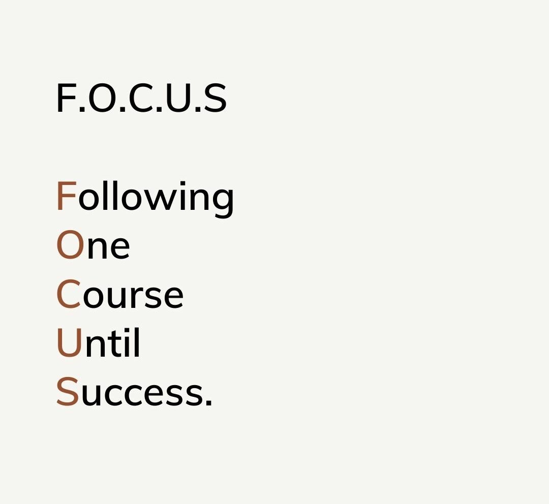 how to make a 12 month plan - goals, vision, content, personal retreat to plan the new year in your business