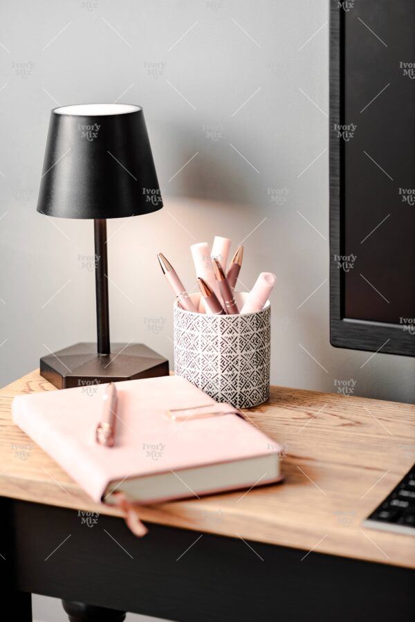 Feminine Office 58