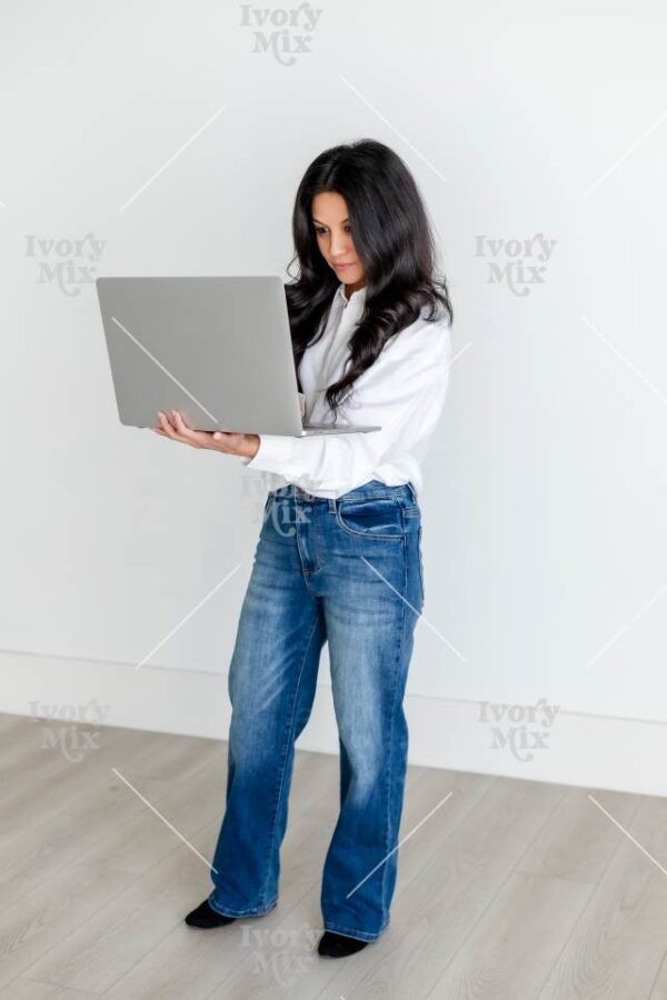 Confident and Minimal 73