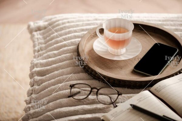 Cozy Work Minimal Photo 32