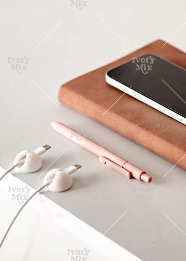 Cozy Work Minimal Photo 38