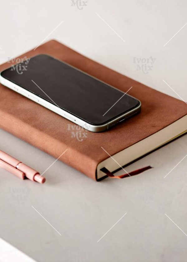 Cozy Work Minimal Photo 39